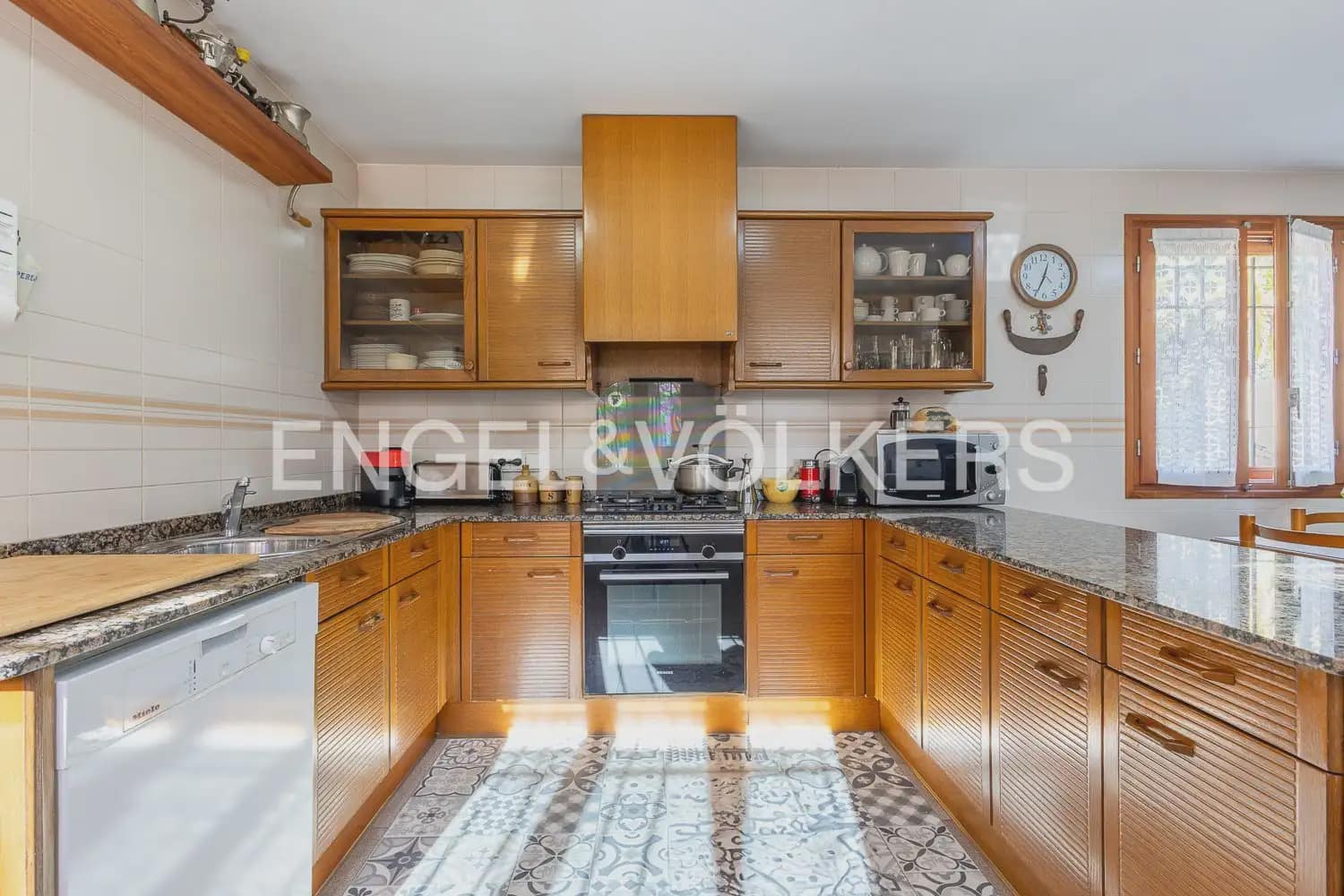 5 Zimmer Villa zu verkaufen in Ontinyent mit Pool Garage - 720.000 € (Ref: 9898145)
