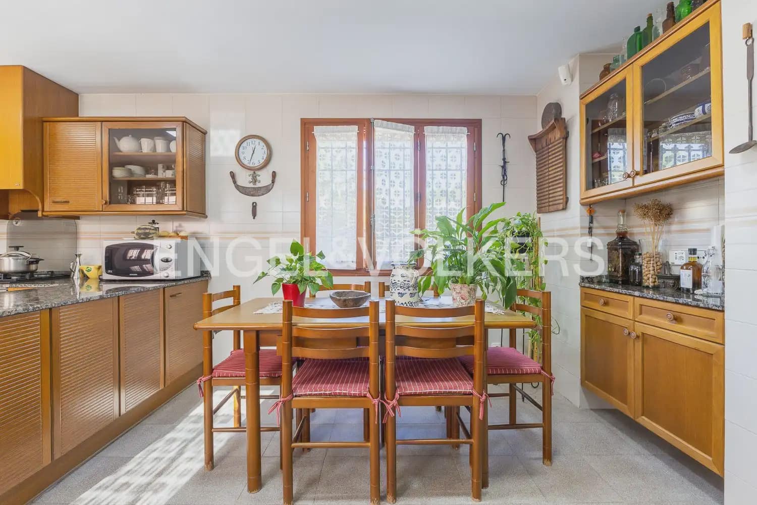 5 Zimmer Villa zu verkaufen in Ontinyent mit Pool Garage - 720.000 € (Ref: 9898145)