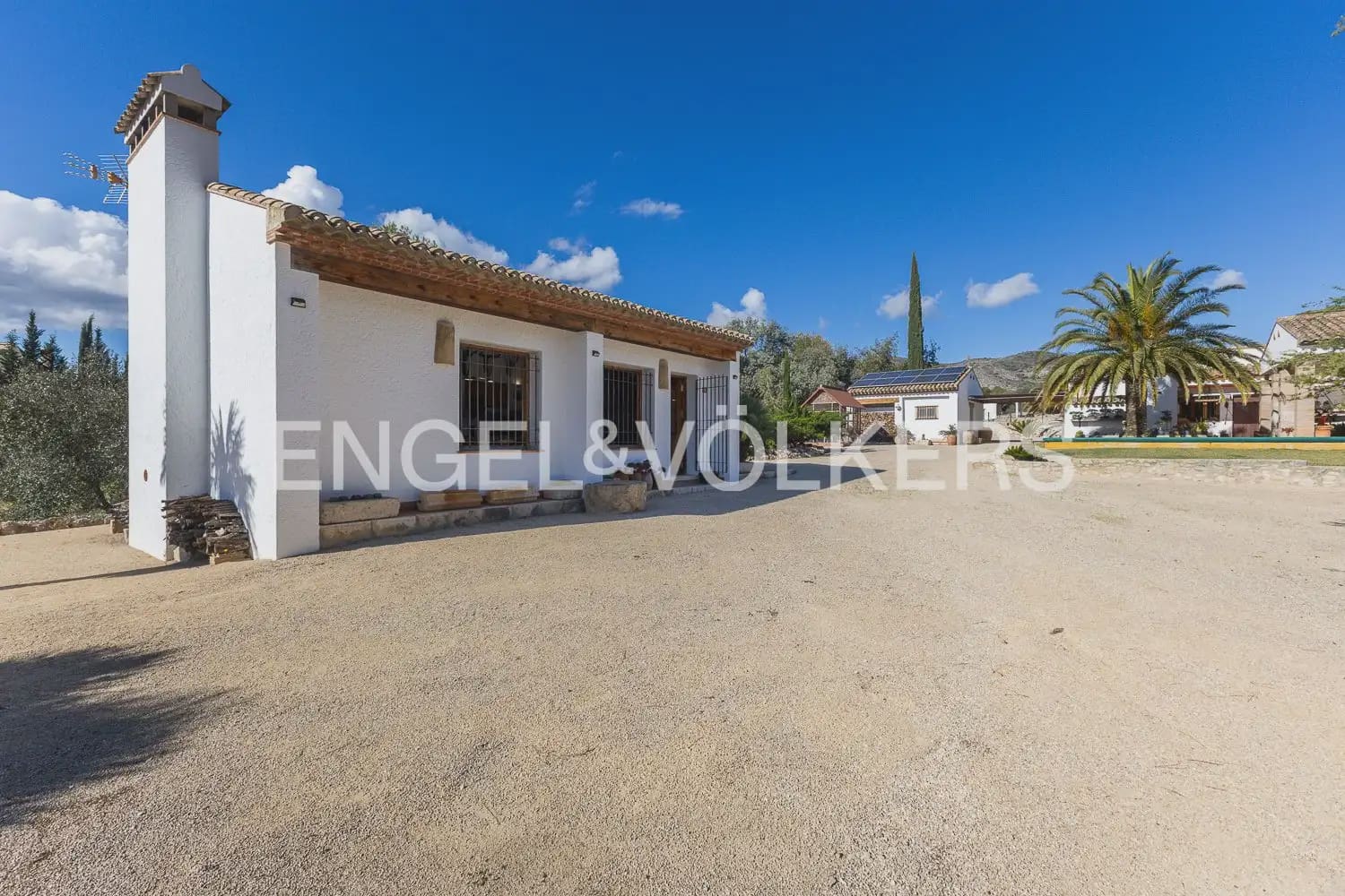5 Zimmer Villa zu verkaufen in Ontinyent mit Pool Garage - 720.000 € (Ref: 9898145)