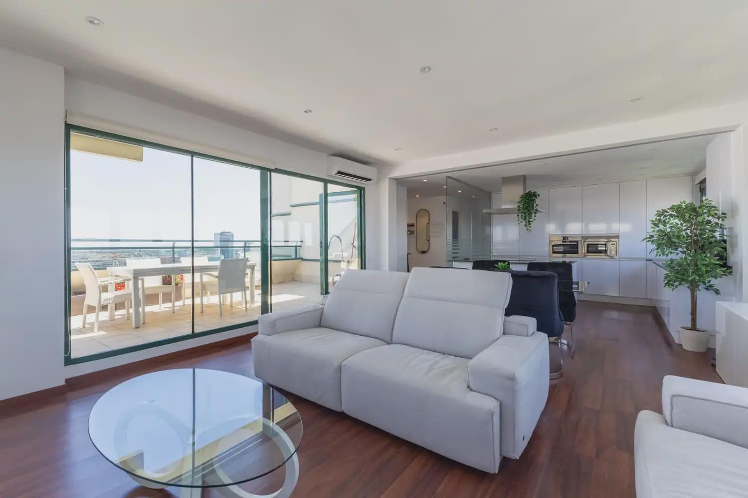 2 slaapkamer Penthouse te huur in Valencia stad met zwembad garage - € 3.800 (Ref: 9898146)