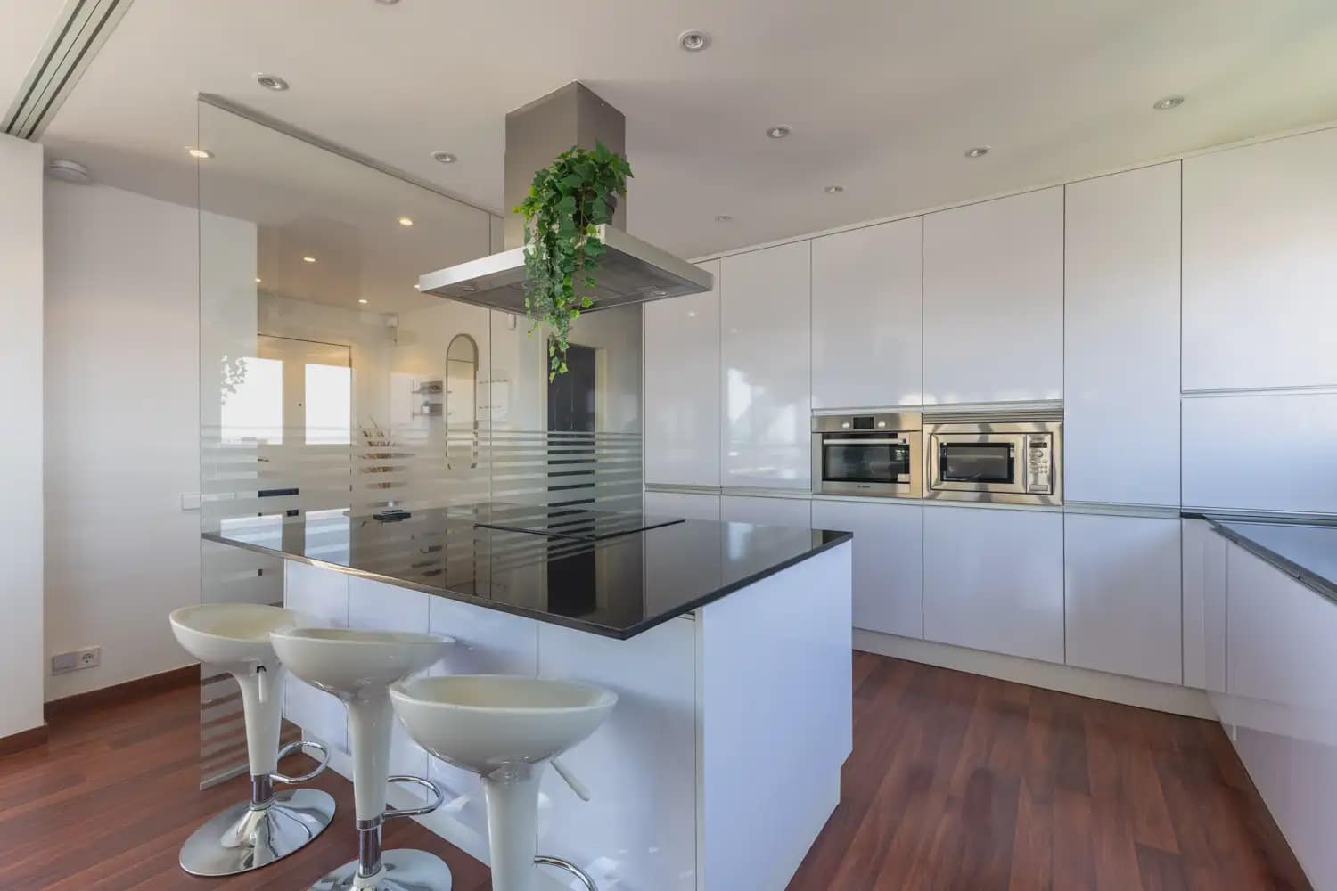 2 slaapkamer Penthouse te huur in Valencia stad met zwembad garage - € 3.800 (Ref: 9898146)