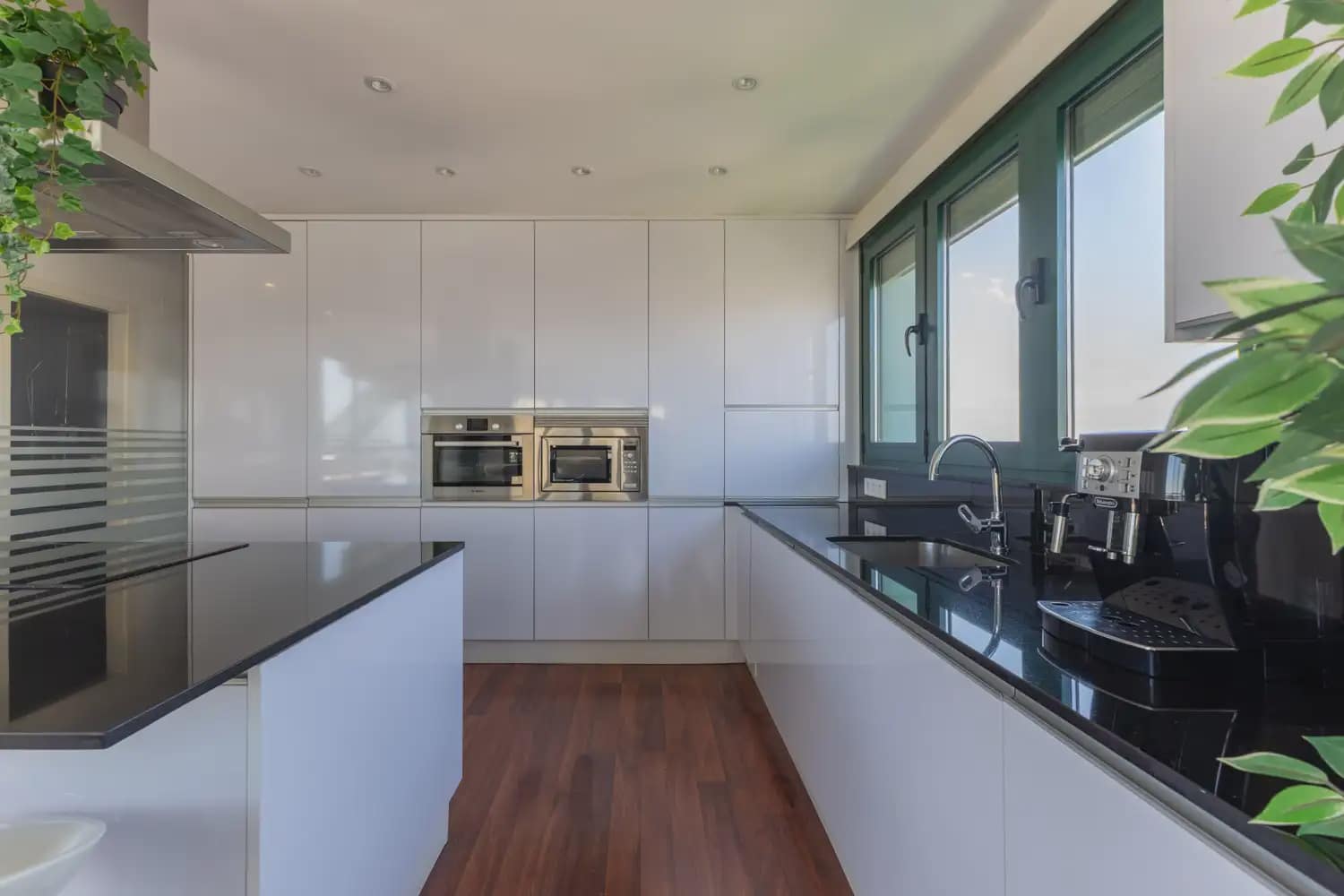 2 slaapkamer Penthouse te huur in Valencia stad met zwembad garage - € 3.800 (Ref: 9898146)