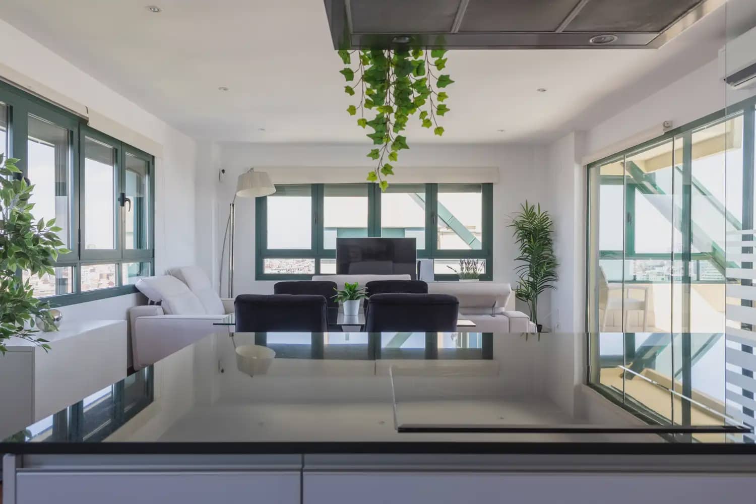 2 slaapkamer Penthouse te huur in Valencia stad met zwembad garage - € 3.800 (Ref: 9898146)