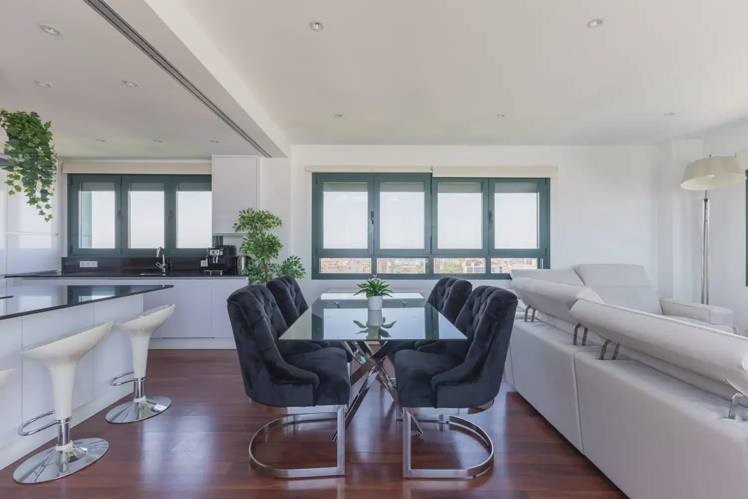2 slaapkamer Penthouse te huur in Valencia stad met zwembad garage - € 3.800 (Ref: 9898146)