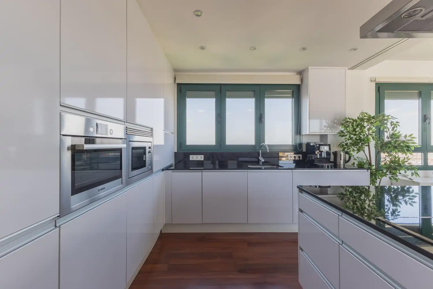 2 slaapkamer Penthouse te huur in Valencia stad met zwembad garage - € 3.800 (Ref: 9898146)