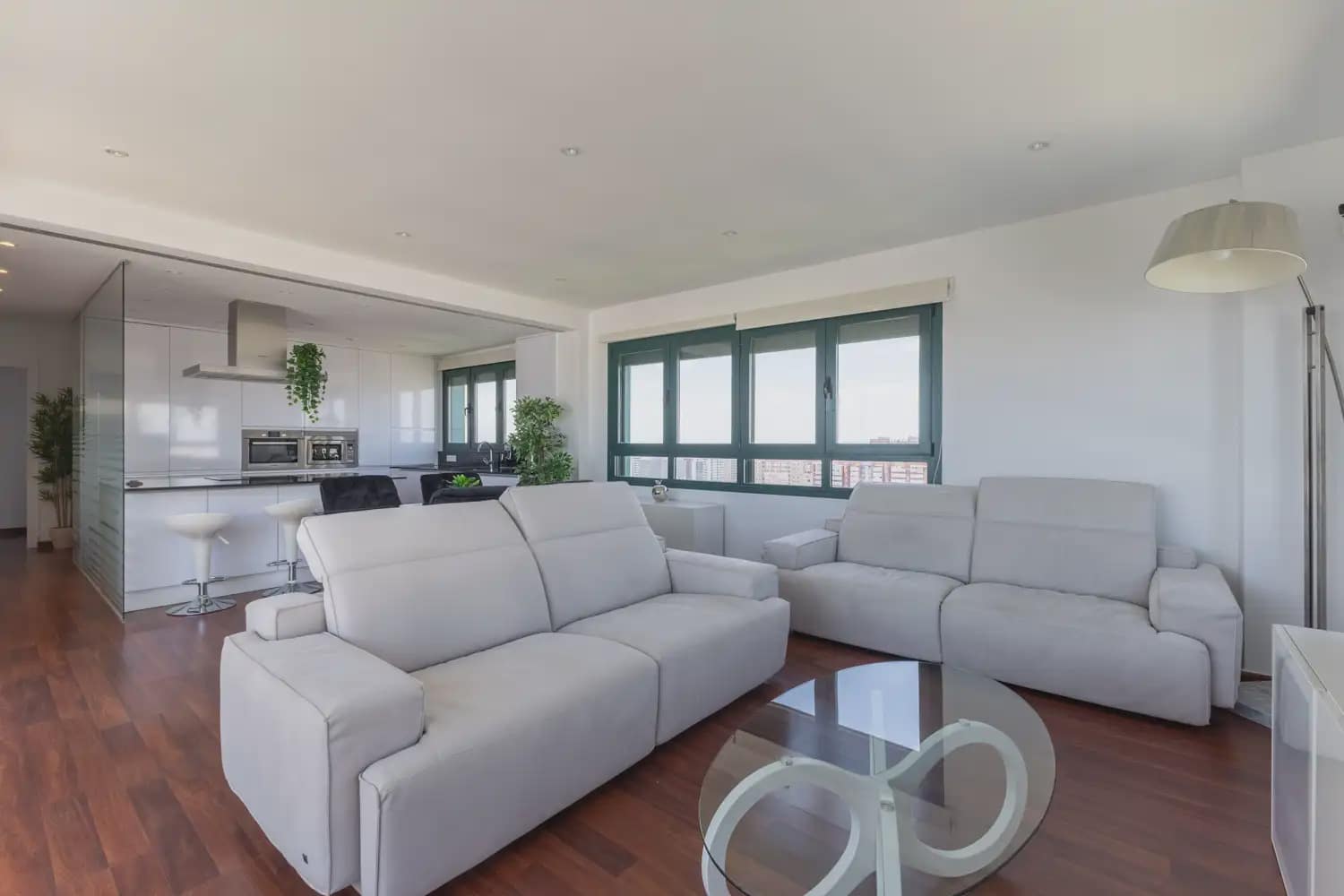 2 slaapkamer Penthouse te huur in Valencia stad met zwembad garage - € 3.800 (Ref: 9898146)