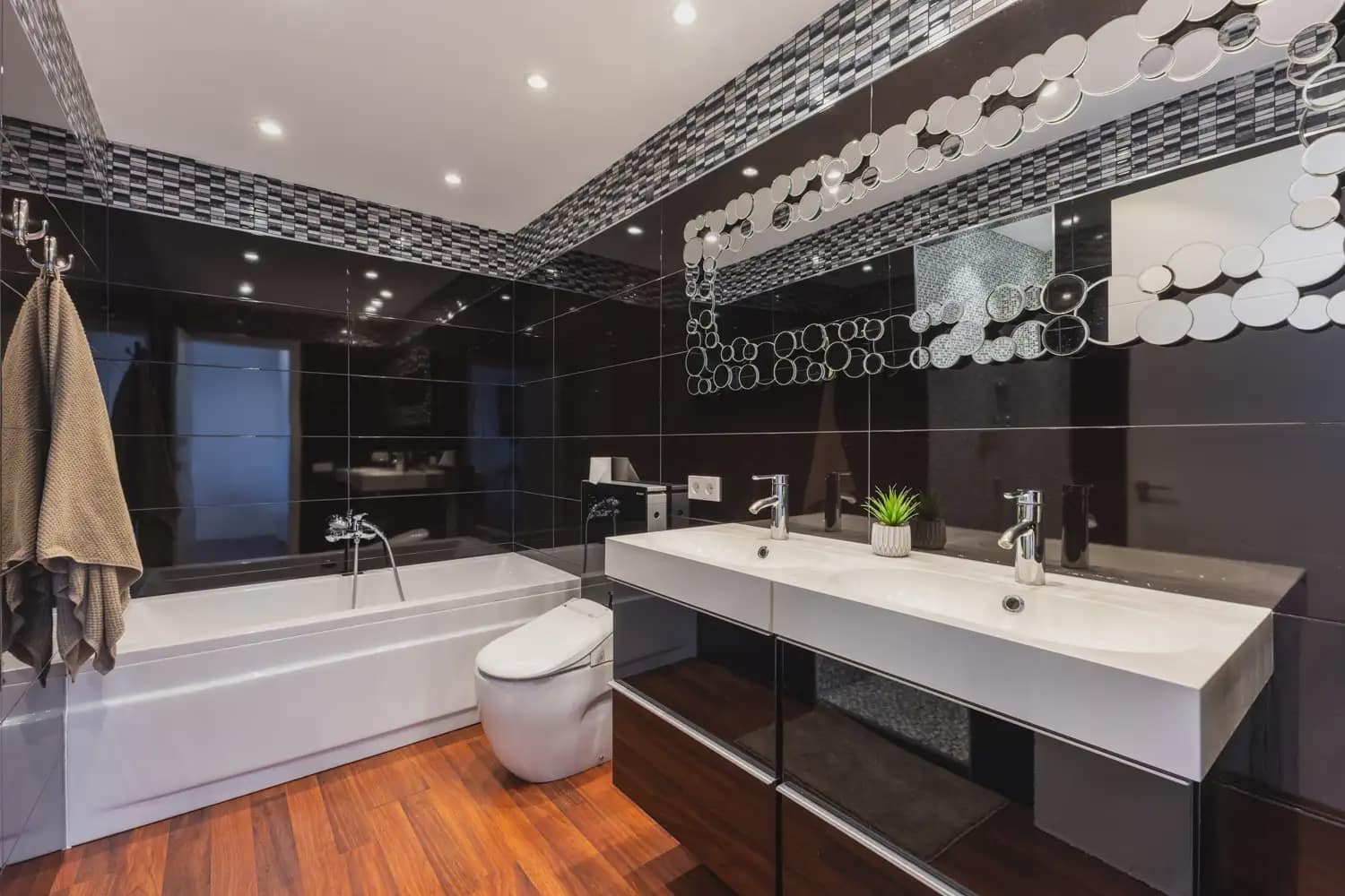 2 slaapkamer Penthouse te huur in Valencia stad met zwembad garage - € 3.800 (Ref: 9898146)