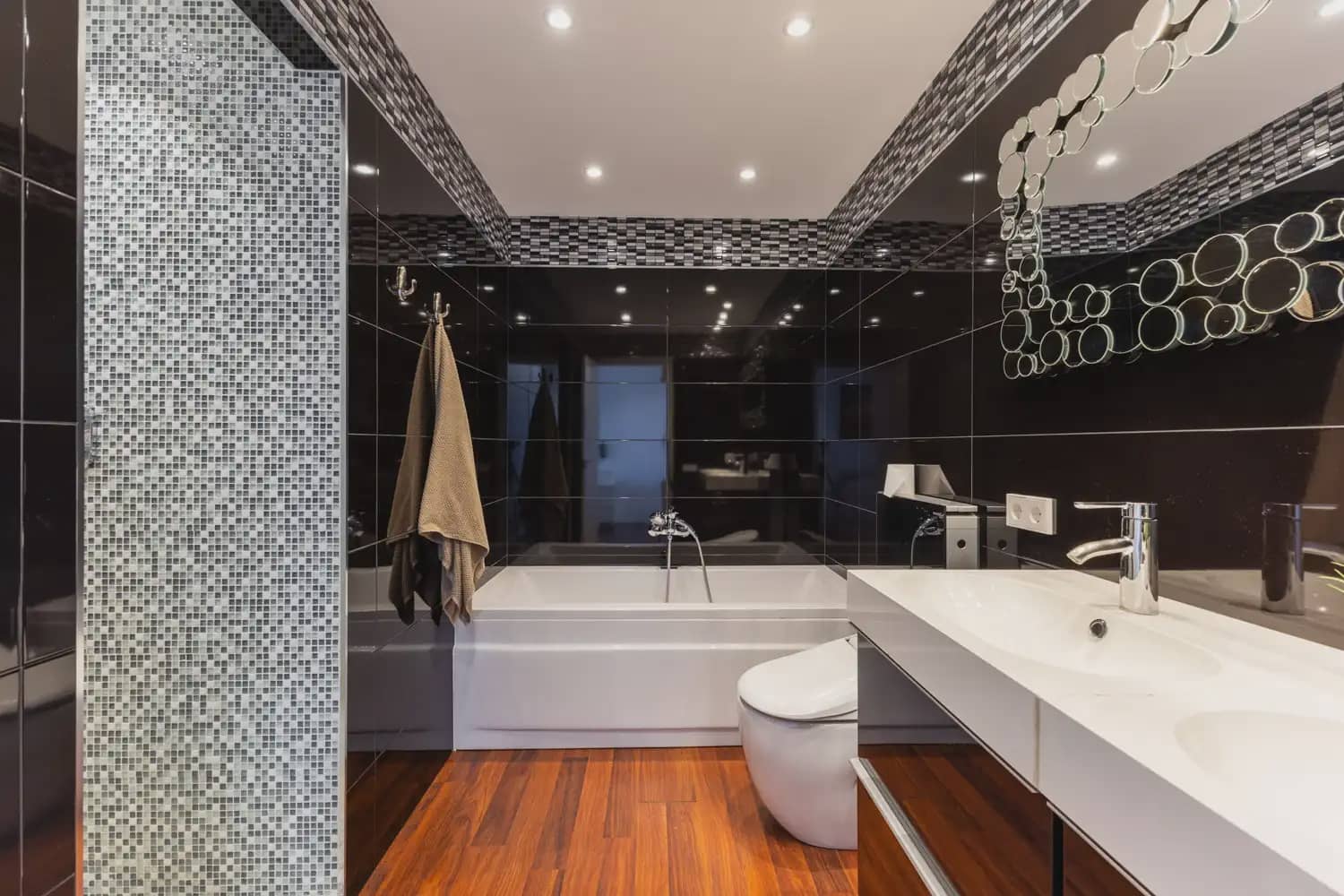 2 slaapkamer Penthouse te huur in Valencia stad met zwembad garage - € 3.800 (Ref: 9898146)