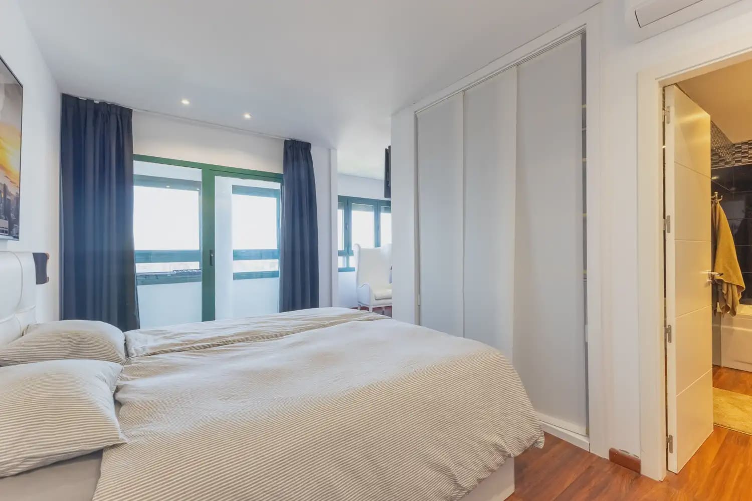 2 slaapkamer Penthouse te huur in Valencia stad met zwembad garage - € 3.800 (Ref: 9898146)