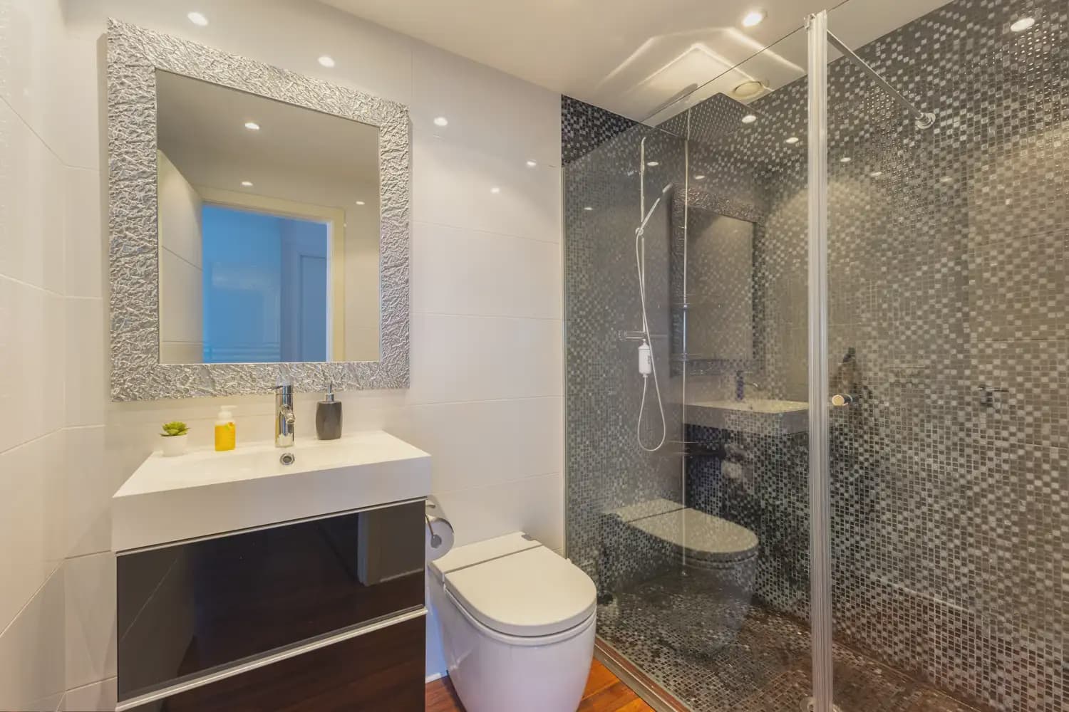 2 slaapkamer Penthouse te huur in Valencia stad met zwembad garage - € 3.800 (Ref: 9898146)