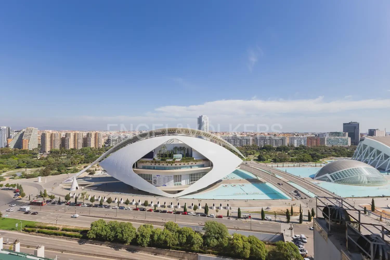 2 slaapkamer Penthouse te huur in Valencia stad met zwembad garage - € 3.800 (Ref: 9898146)