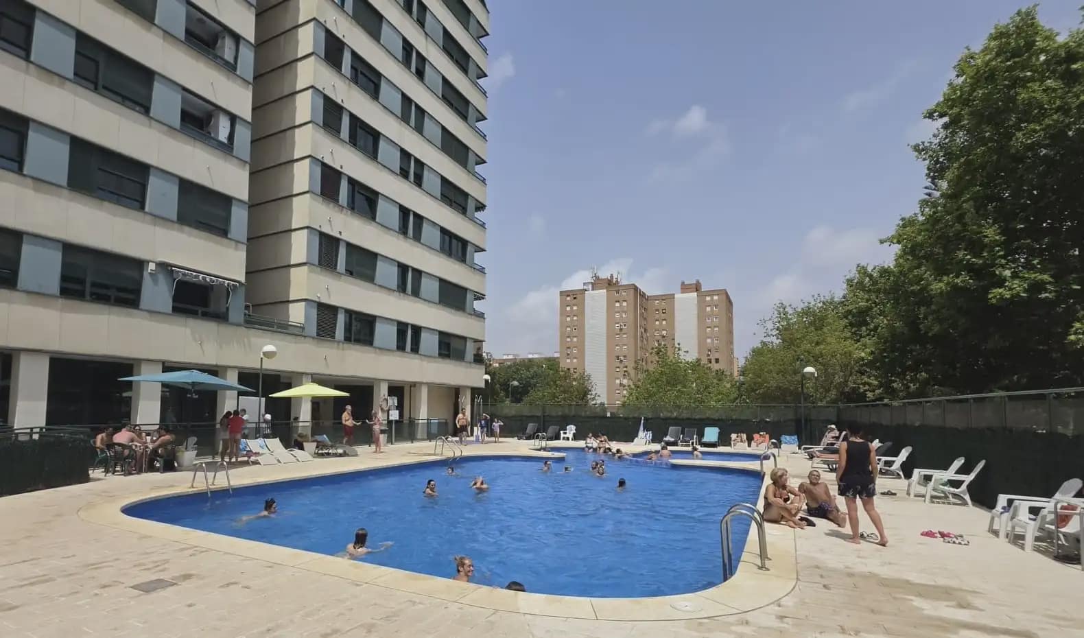 2 bedroom Penthouse for rent in Valencia city with pool garage - € 3,500 (Ref: 9898146)