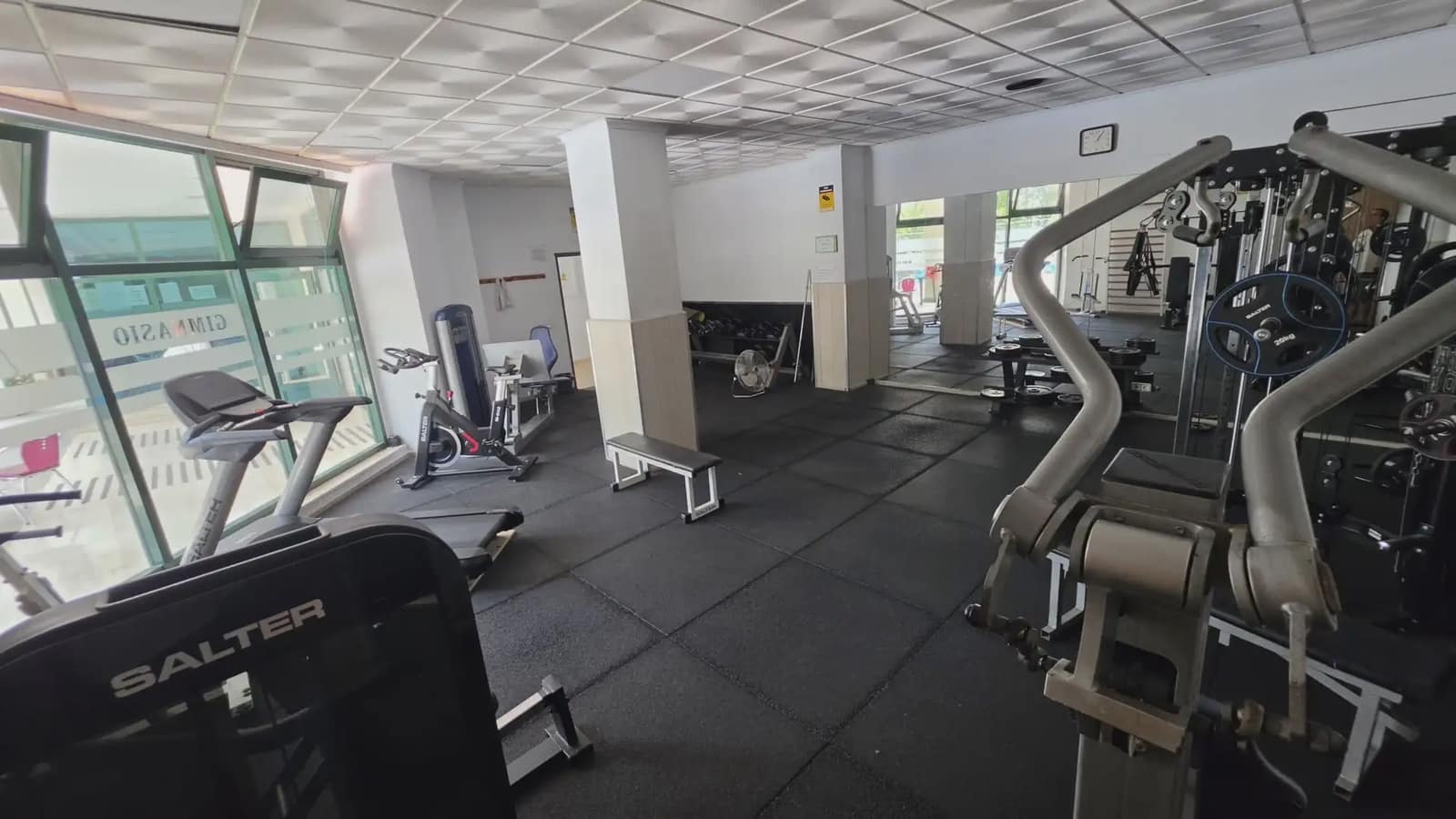 2 bedroom Penthouse for rent in Valencia city with pool garage - € 3,500 (Ref: 9898146)