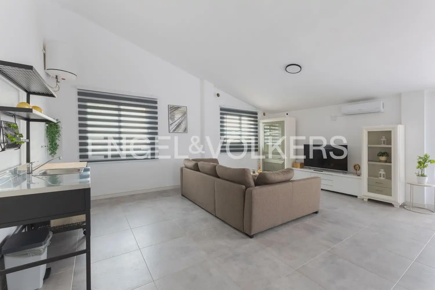 5 bedroom Villa for sale in Torres Torres with pool garage - € 468,000 (Ref: 9898148)