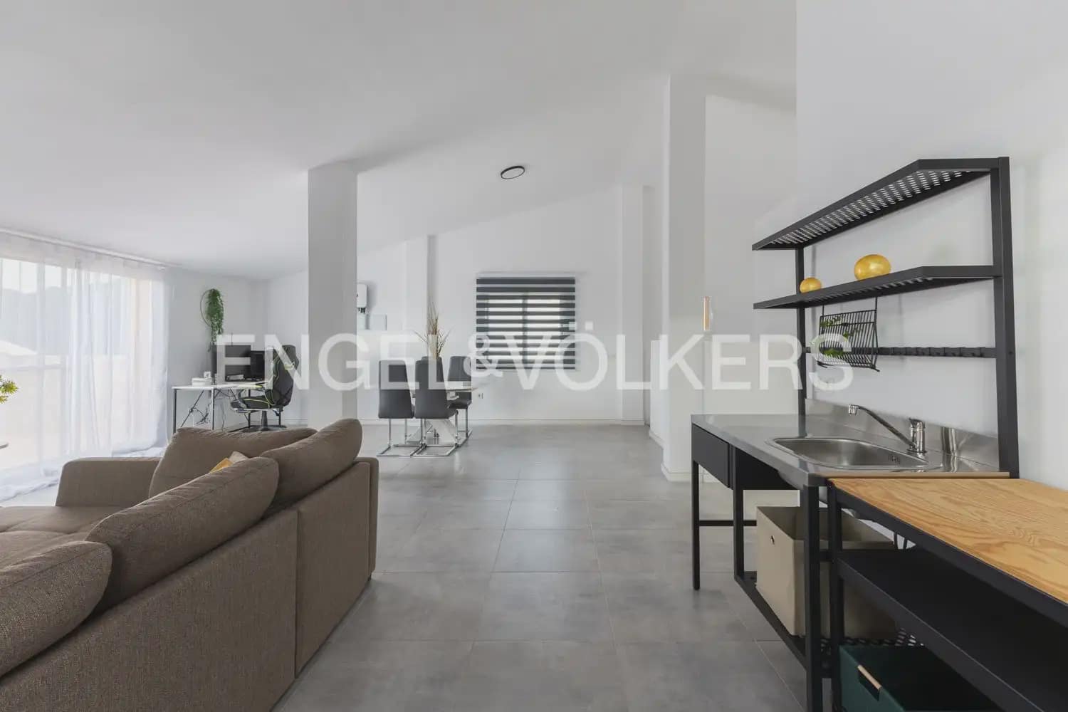 5 bedroom Villa for sale in Torres Torres with pool garage - € 468,000 (Ref: 9898148)