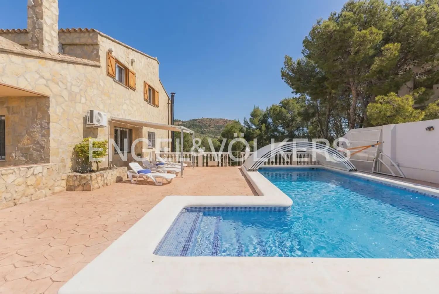 5 bedroom Villa for sale in Torres Torres with pool garage - € 468,000 (Ref: 9898148)