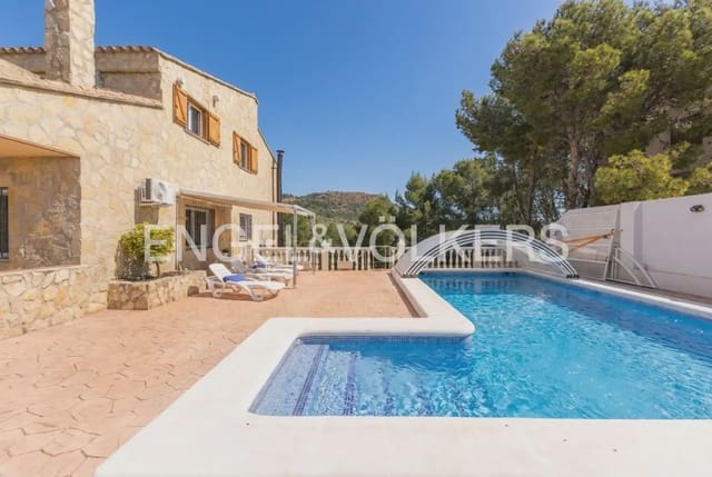 5 bedroom Villa for sale in Torres Torres with pool garage - € 468,000 (Ref: 9898148)
