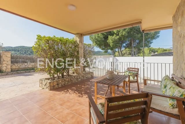 5 bedroom Villa for sale in Torres Torres with pool garage - € 468,000 (Ref: 9898148)