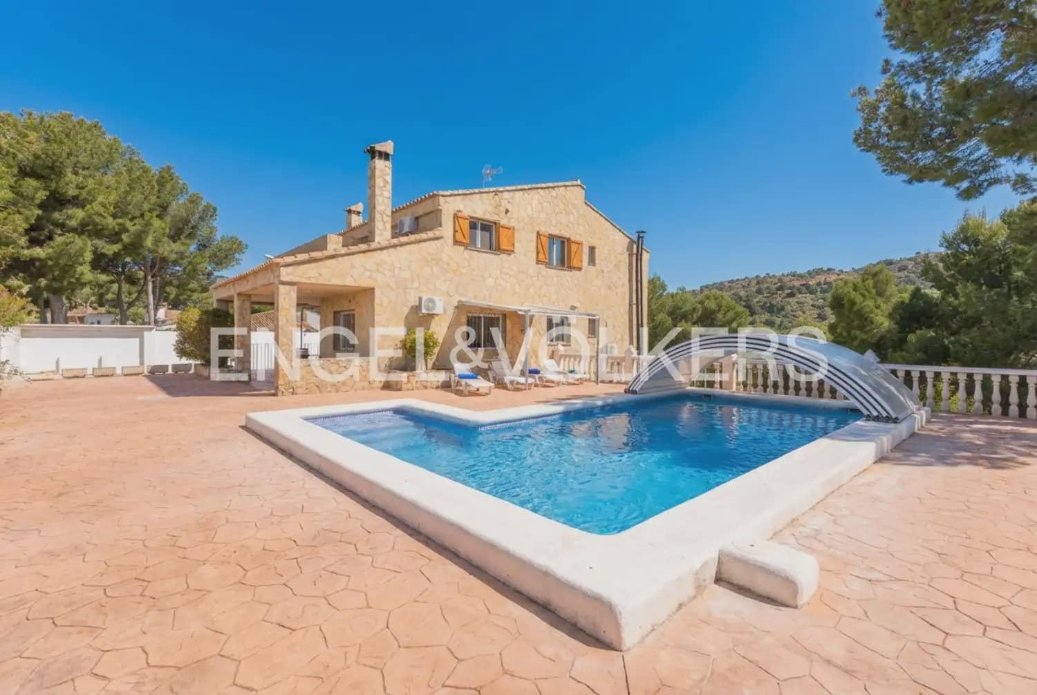 5 bedroom Villa for sale in Torres Torres with pool garage - € 468,000 (Ref: 9898148)