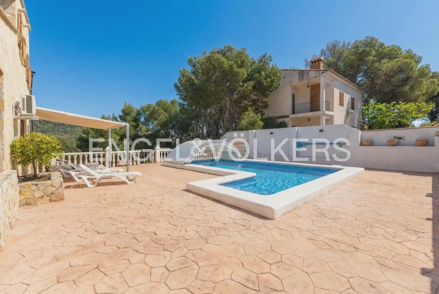 5 bedroom Villa for sale in Torres Torres with pool garage - € 468,000 (Ref: 9898148)