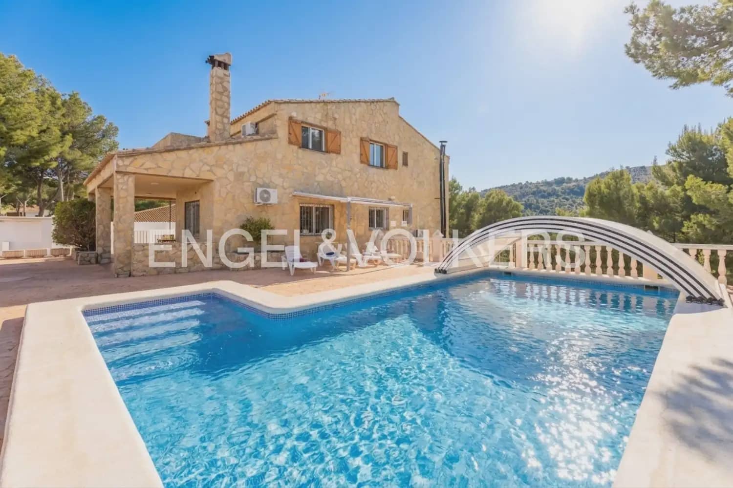 5 bedroom Villa for sale in Torres Torres with pool garage - € 468,000 (Ref: 9898148)