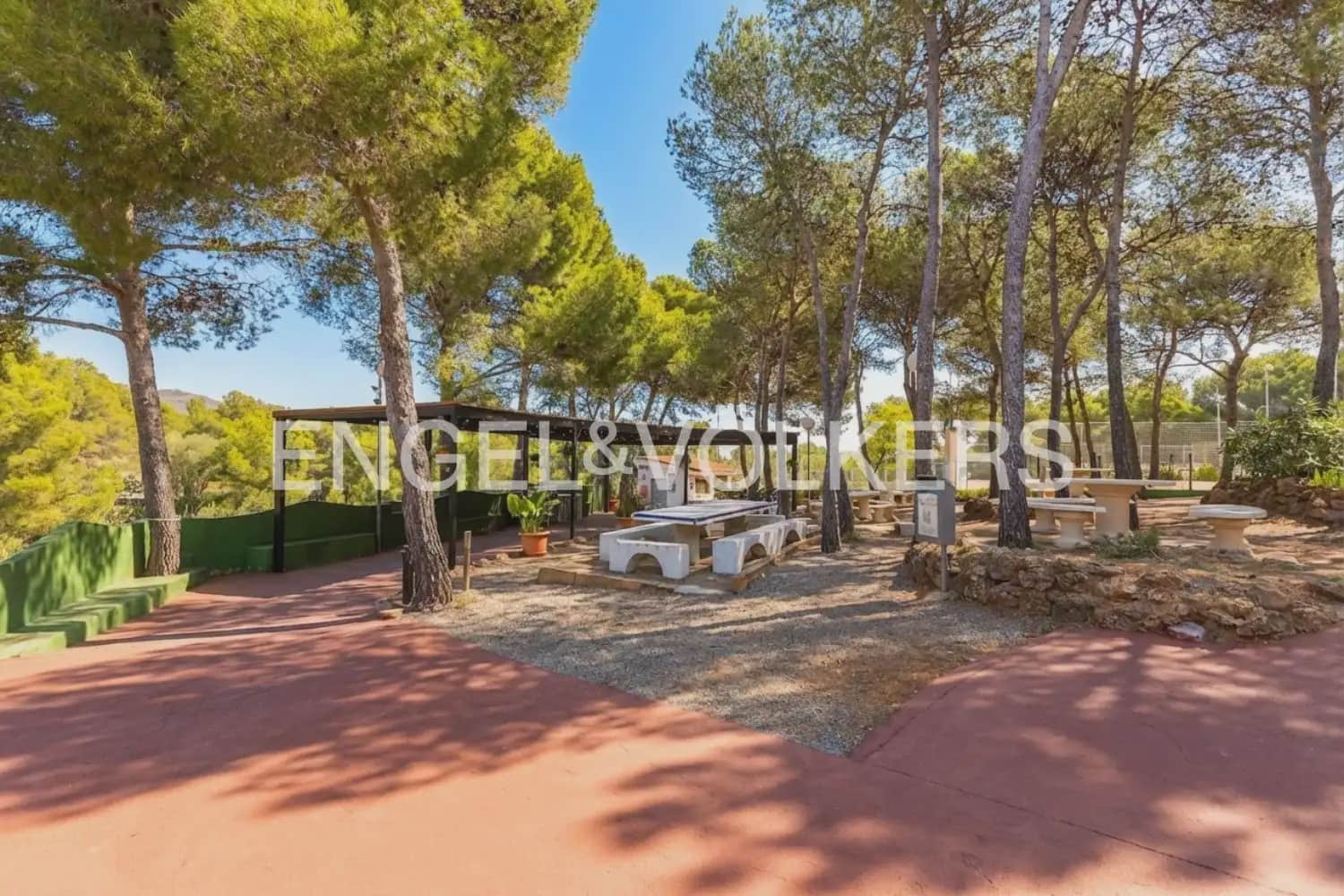 5 bedroom Villa for sale in Torres Torres with pool garage - € 445,000 (Ref: 9898148)