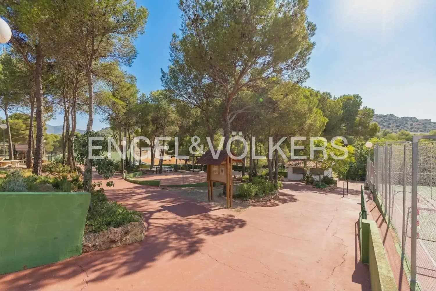 5 bedroom Villa for sale in Torres Torres with pool garage - € 445,000 (Ref: 9898148)