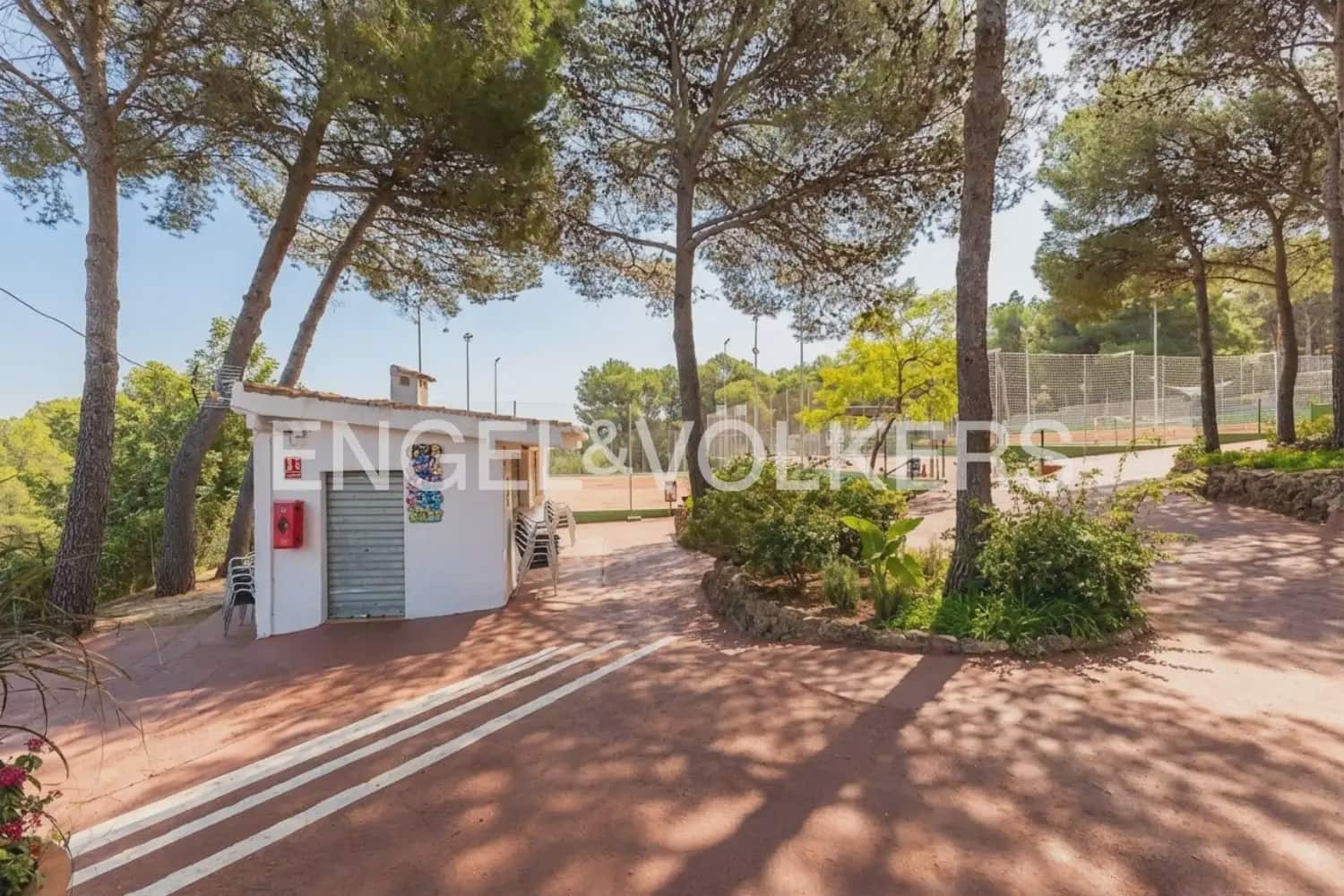 5 bedroom Villa for sale in Torres Torres with pool garage - € 445,000 (Ref: 9898148)