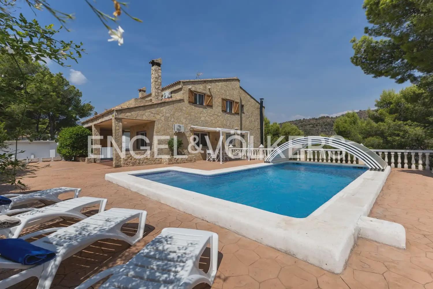 5 bedroom Villa for sale in Torres Torres with pool garage - € 445,000 (Ref: 9898148)