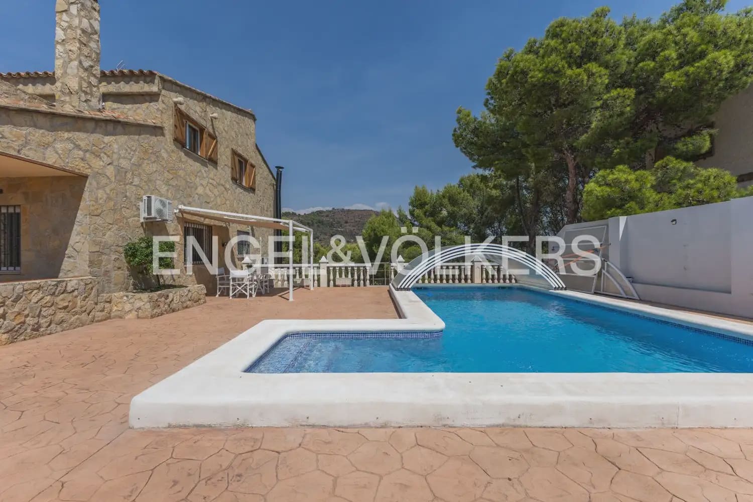 5 bedroom Villa for sale in Torres Torres with pool garage - € 445,000 (Ref: 9898148)