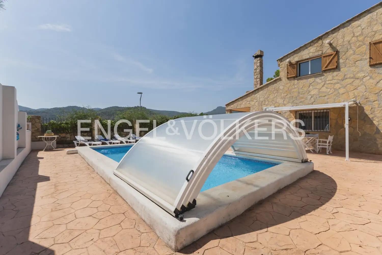 5 bedroom Villa for sale in Torres Torres with pool garage - € 445,000 (Ref: 9898148)
