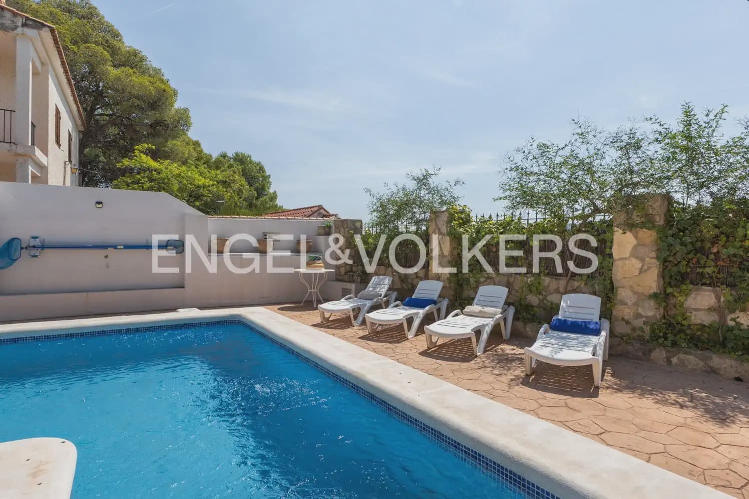 5 bedroom Villa for sale in Torres Torres with pool garage - € 445,000 (Ref: 9898148)