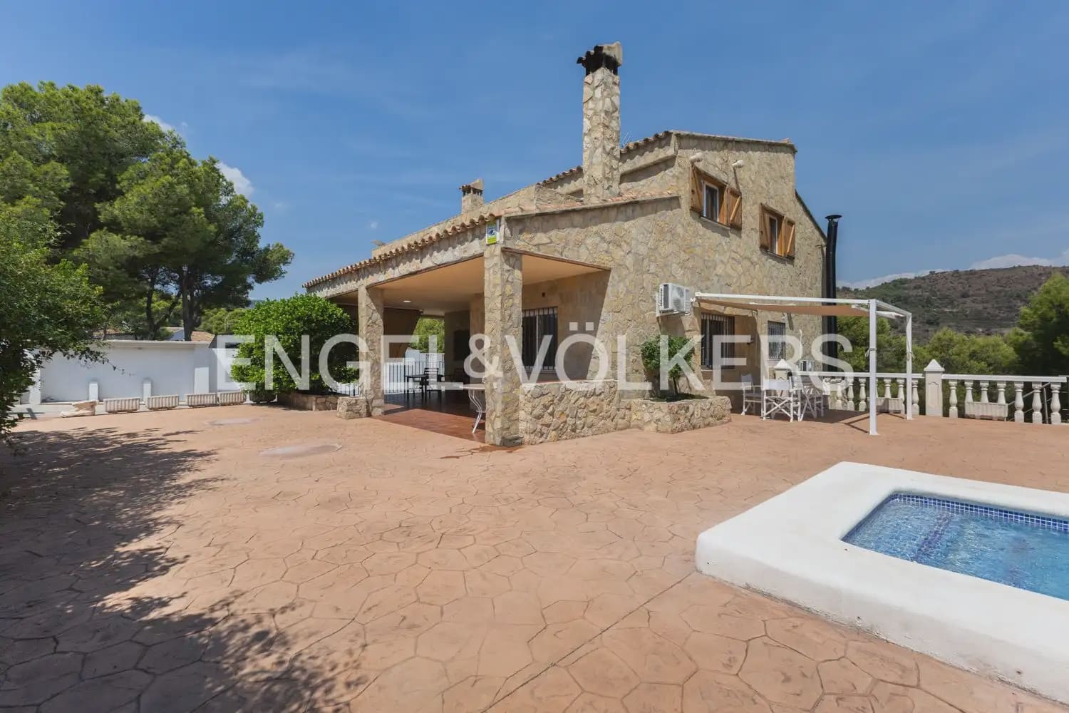 5 bedroom Villa for sale in Torres Torres with pool garage - € 445,000 (Ref: 9898148)
