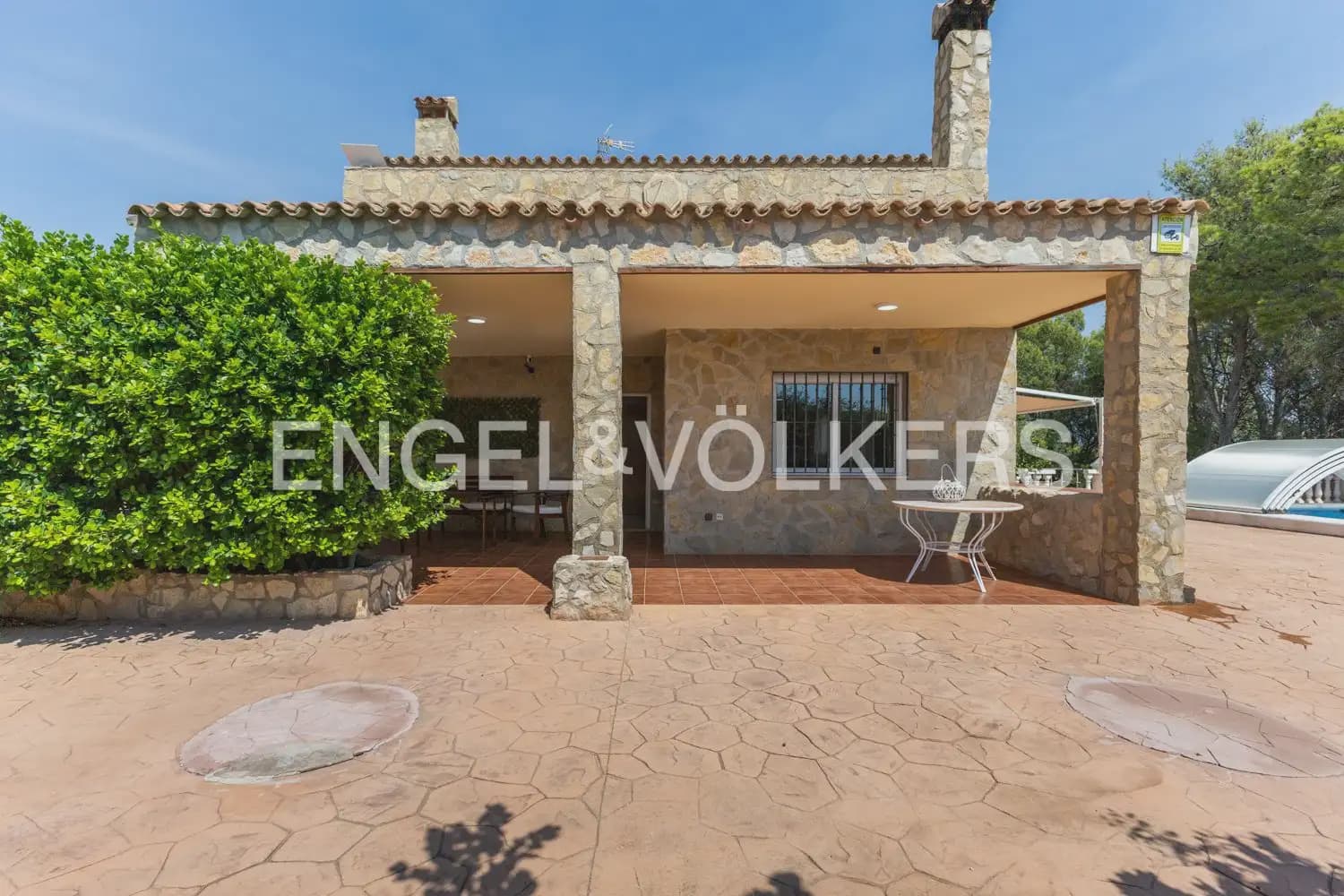 5 bedroom Villa for sale in Torres Torres with pool garage - € 445,000 (Ref: 9898148)