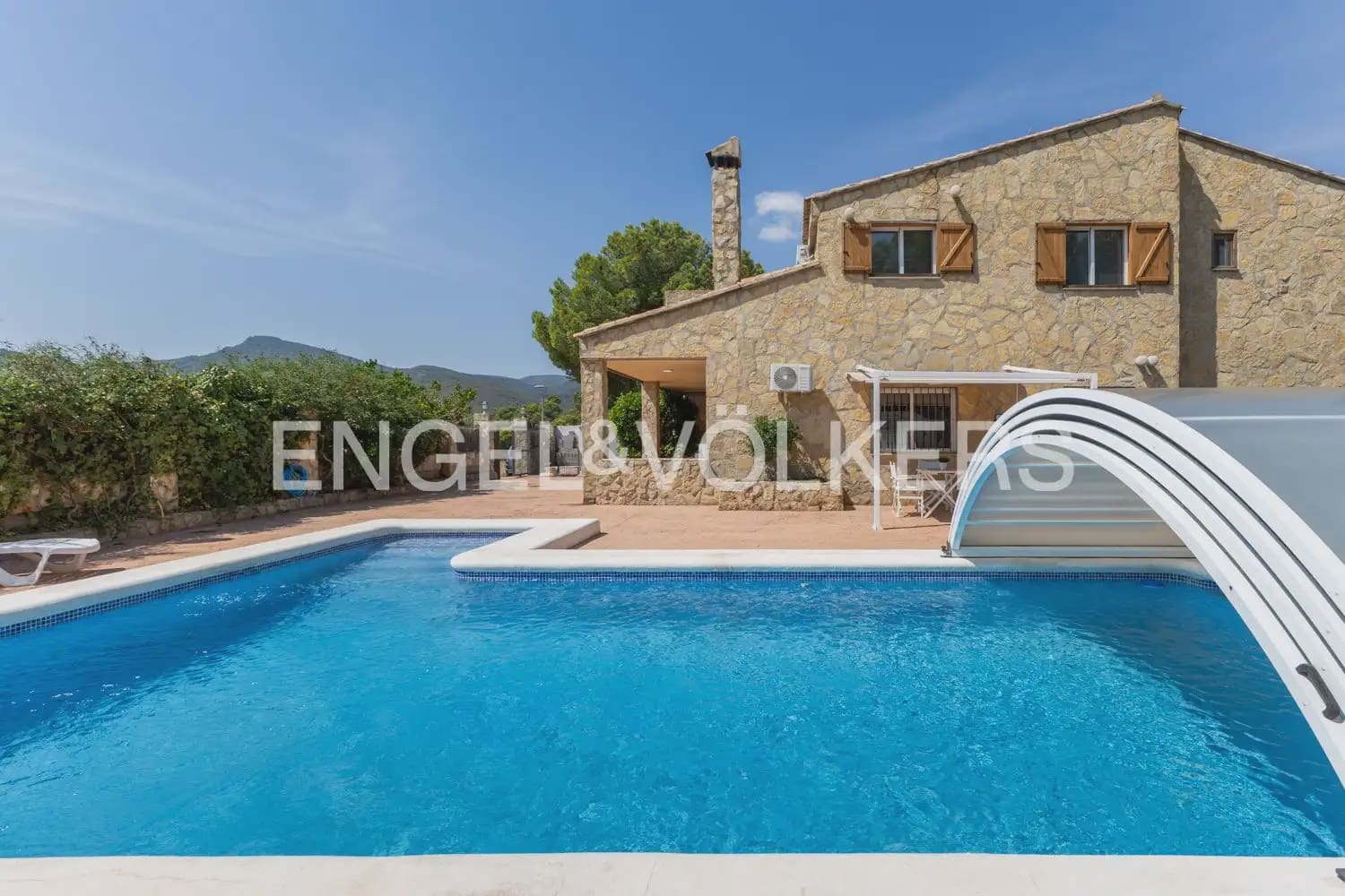 5 bedroom Villa for sale in Torres Torres with pool garage - € 445,000 (Ref: 9898148)