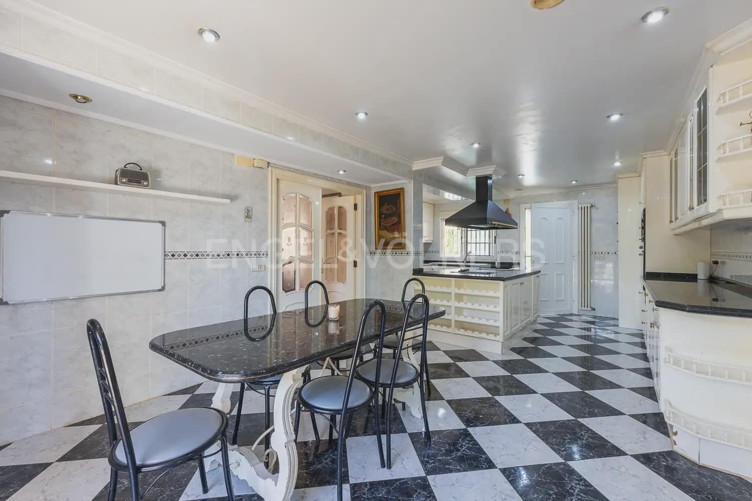 7 bedroom Villa for sale in Castello de la Plana with pool garage - € 670,000 (Ref: 9898150)