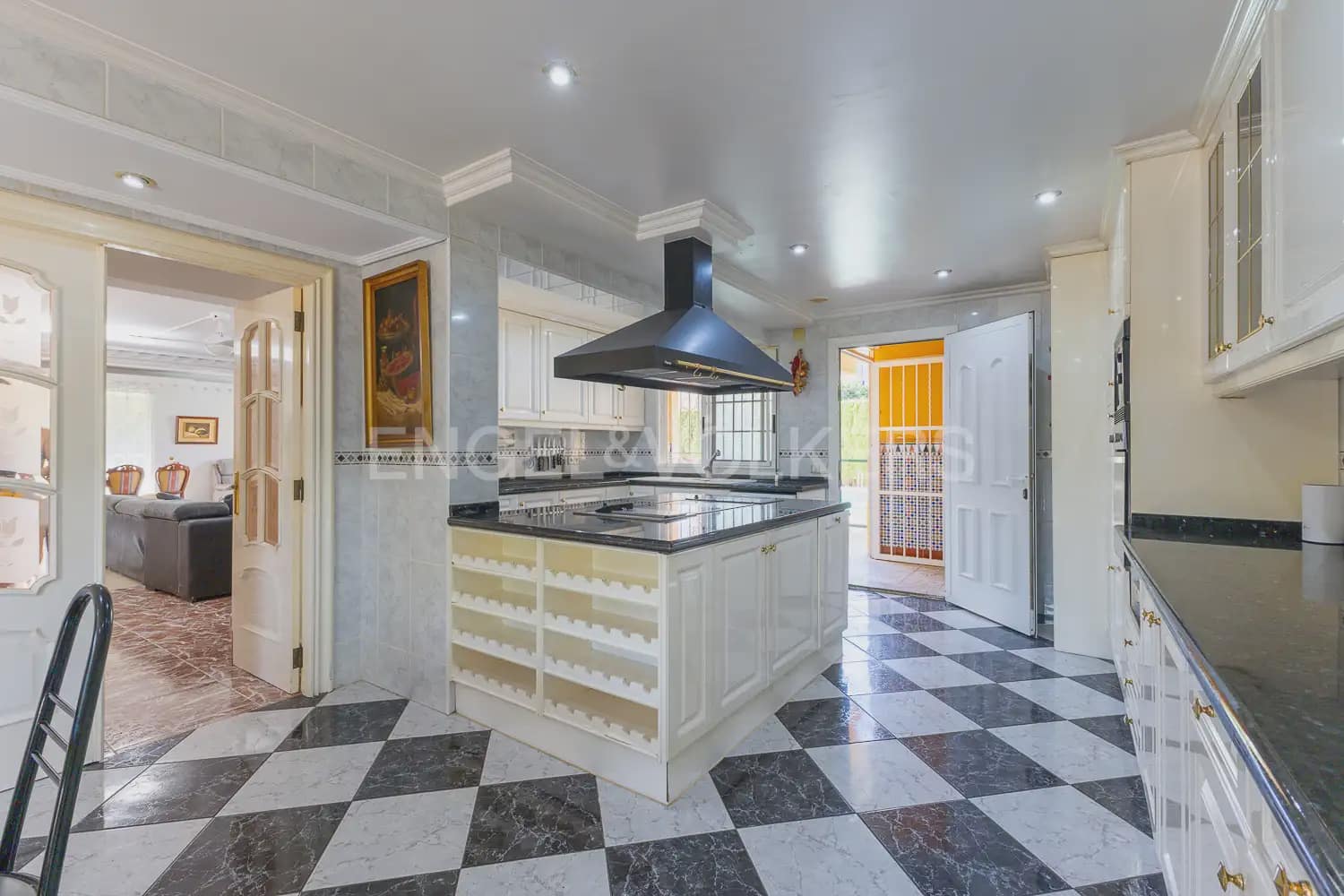 7 bedroom Villa for sale in Castello de la Plana with pool garage - € 670,000 (Ref: 9898150)