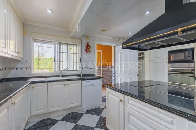 7 bedroom Villa for sale in El Grau de Castelló, Castelló de la Plana with pool garage - € 670,000 (Ref: 9898150)