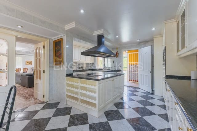 7 bedroom Villa for sale in El Grau de Castelló, Castelló de la Plana with pool garage - € 670,000 (Ref: 9898150)