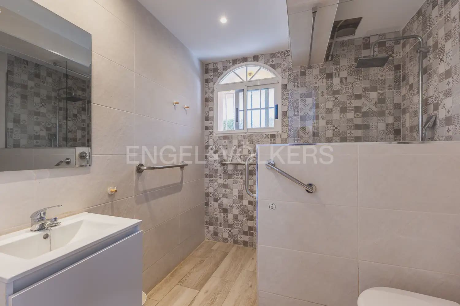 7 bedroom Villa for sale in Castello de la Plana with pool garage - € 670,000 (Ref: 9898150)