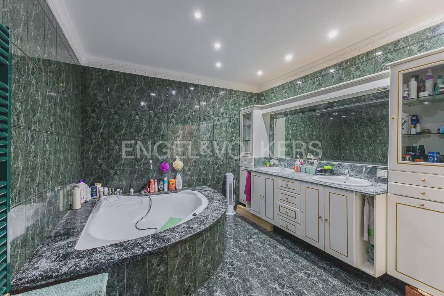 7 bedroom Villa for sale in Castello de la Plana with pool garage - € 670,000 (Ref: 9898150)