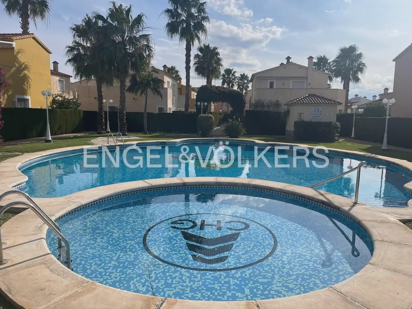 3 bedroom Terraced Villa for rent in Oliva with pool garage - € 1,500 (Ref: 9898151)
