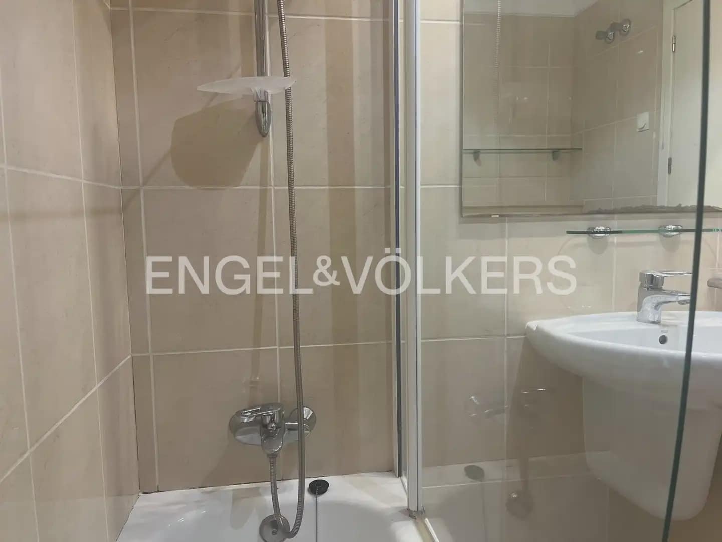 3 bedroom Terraced Villa for rent in Oliva with pool garage - € 1,500 (Ref: 9898151)