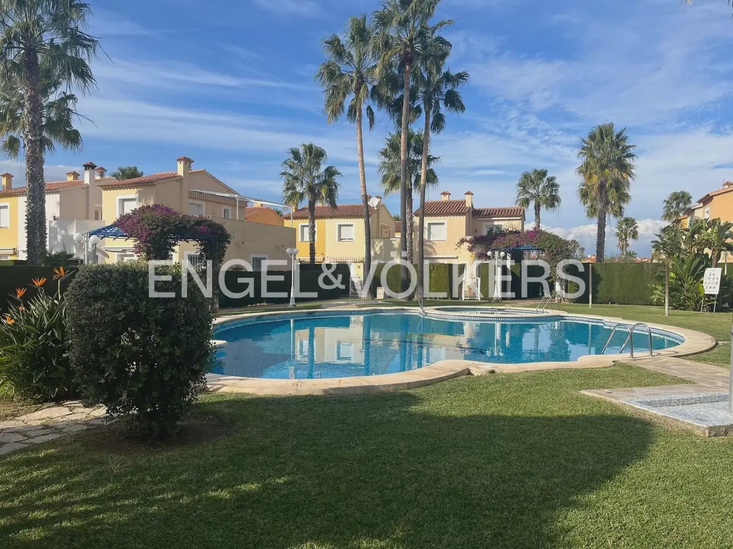 3 bedroom Terraced Villa for rent in Oliva with pool garage - € 1,500 (Ref: 9898151)