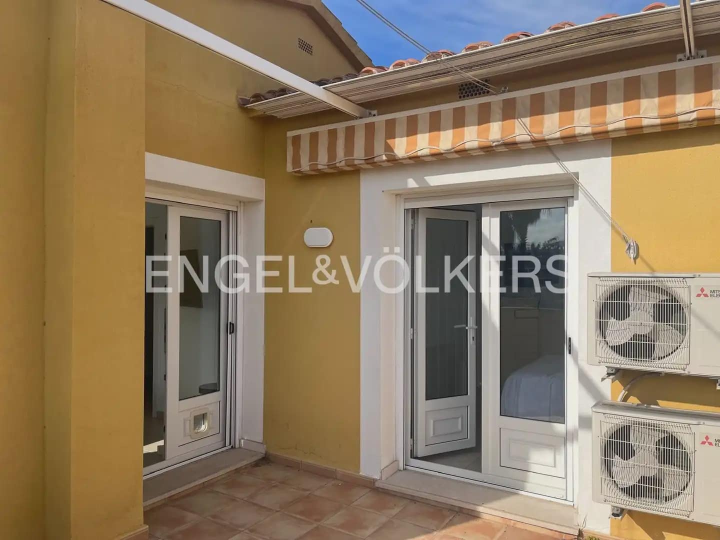3 bedroom Terraced Villa for rent in Oliva with pool garage - € 1,500 (Ref: 9898151)