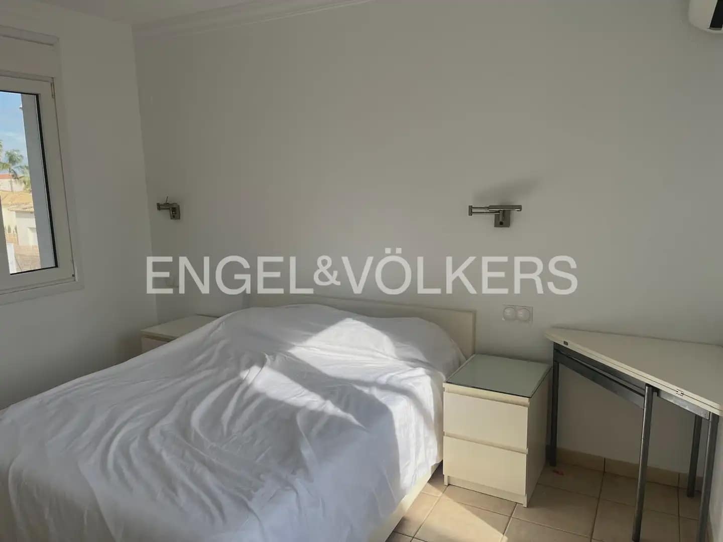 3 bedroom Terraced Villa for rent in Oliva with pool garage - € 1,500 (Ref: 9898151)