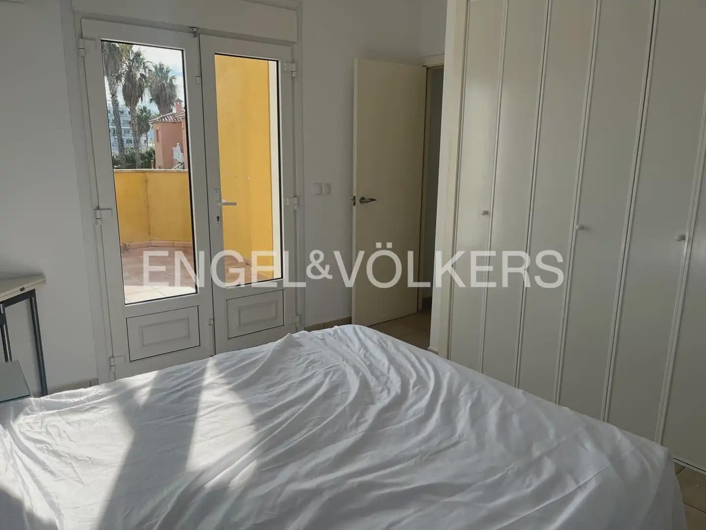 3 bedroom Terraced Villa for rent in Oliva with pool garage - € 1,500 (Ref: 9898151)
