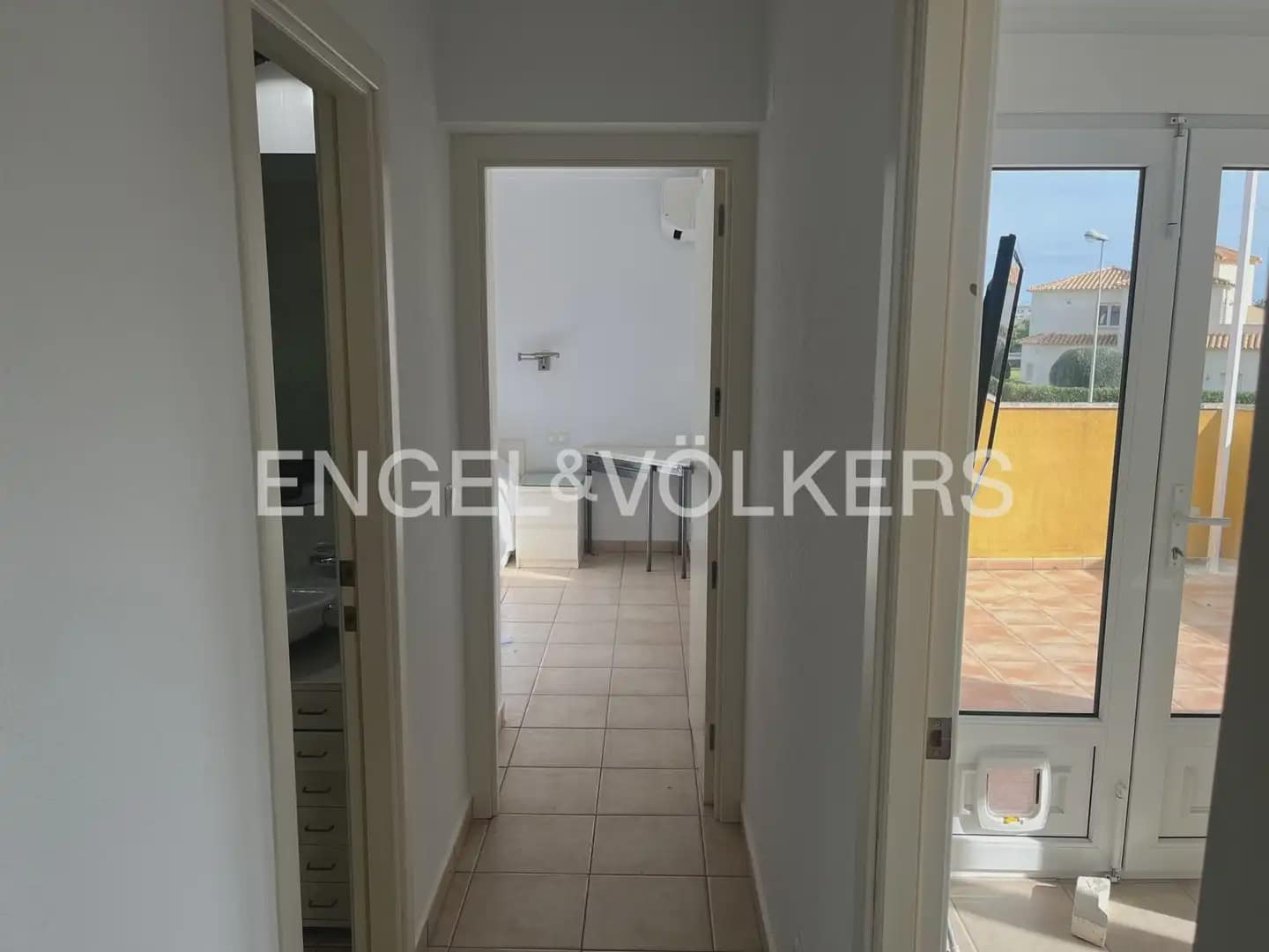 3 bedroom Terraced Villa for rent in Oliva with pool garage - € 1,500 (Ref: 9898151)