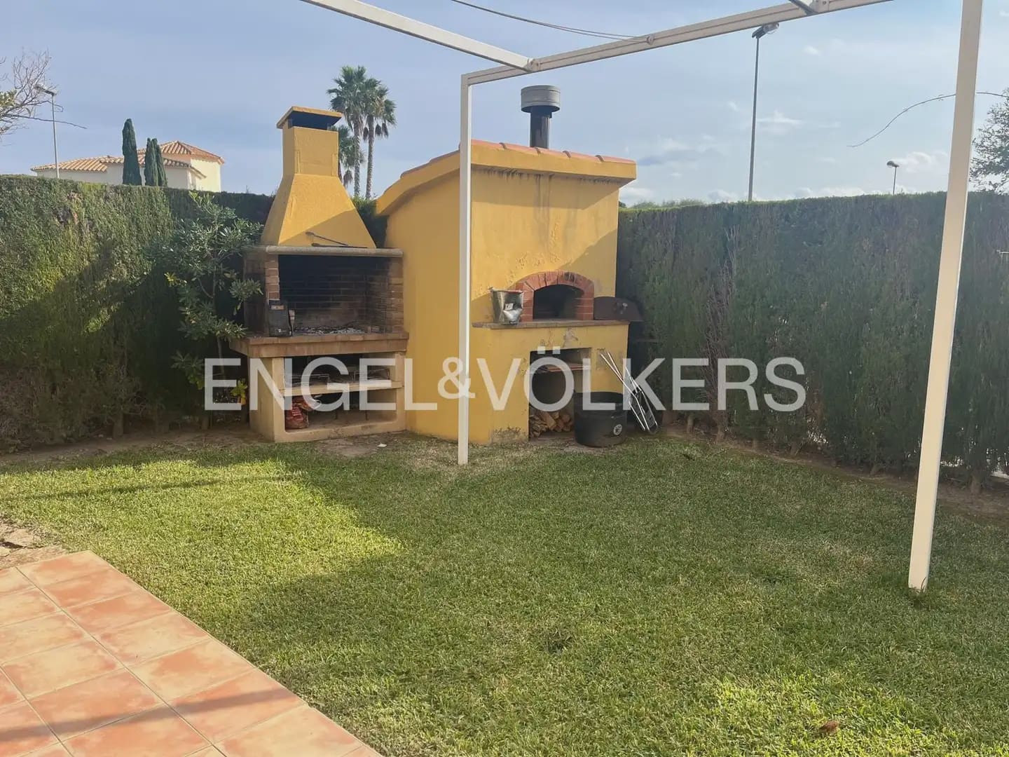 3 bedroom Terraced Villa for rent in Oliva with pool garage - € 1,500 (Ref: 9898151)