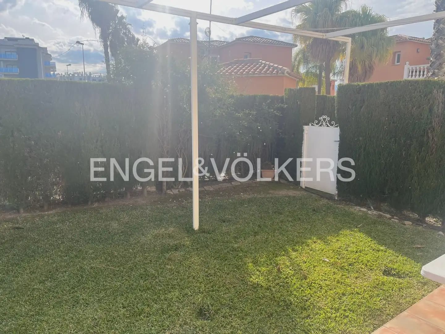 3 bedroom Terraced Villa for rent in Oliva with pool garage - € 1,500 (Ref: 9898151)